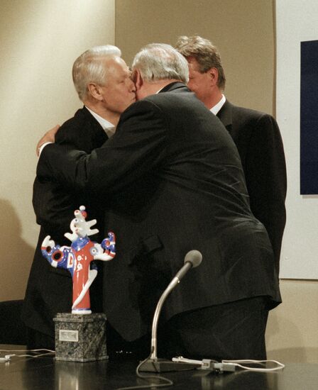 KOHL YELTSIN 'MAN OF THE YEAR'