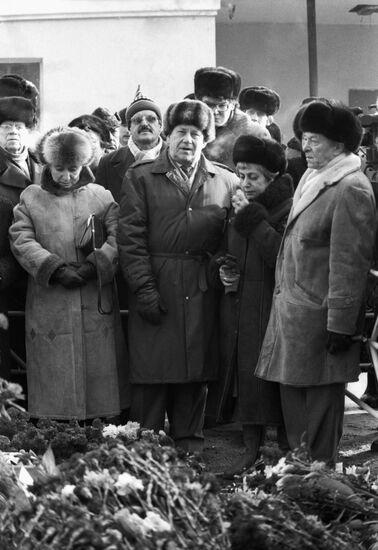 VYSOTSKY'S GRAVE ANNIVERSARY