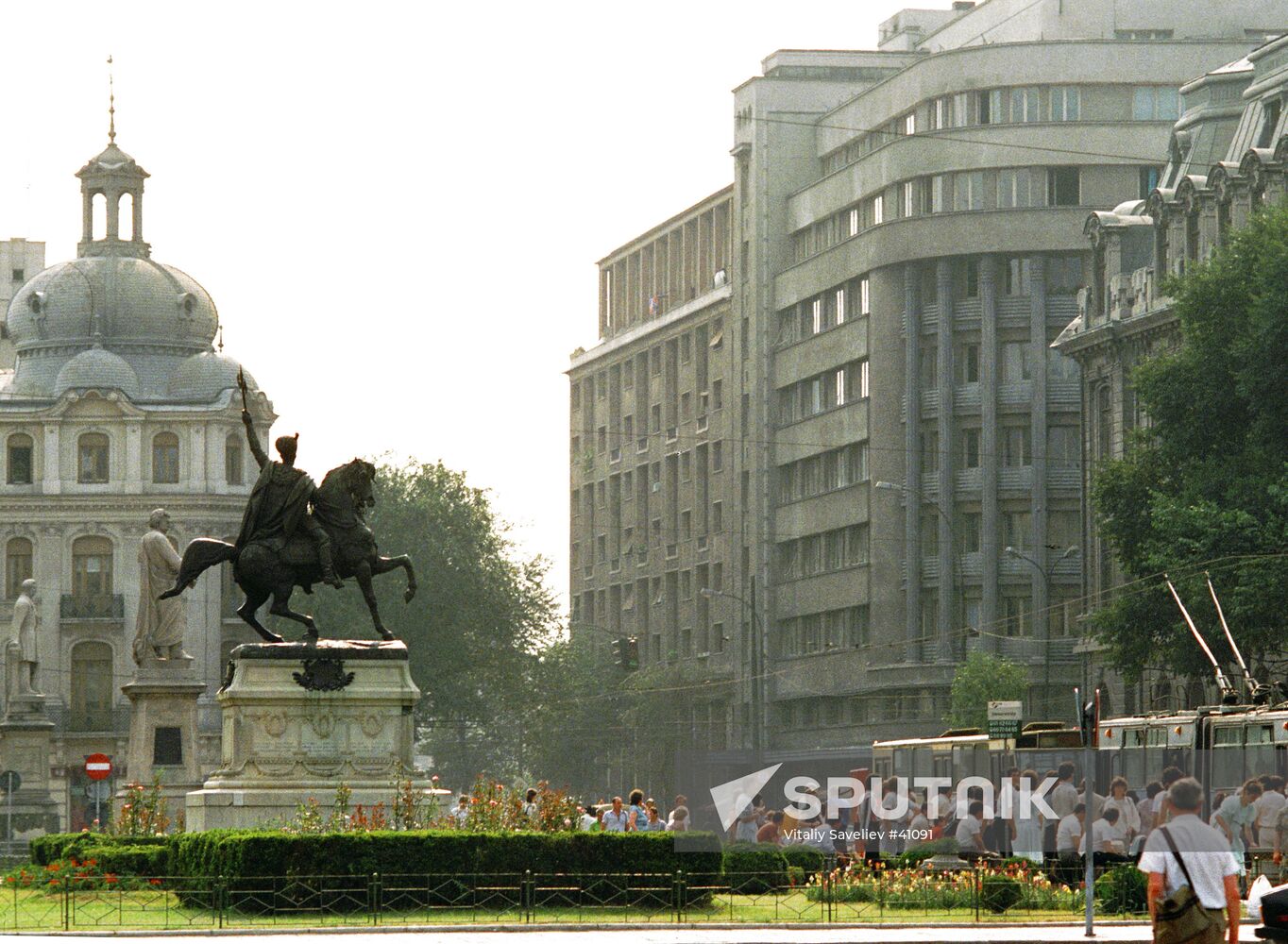 MONUMENT BUCHAREST SQUARE