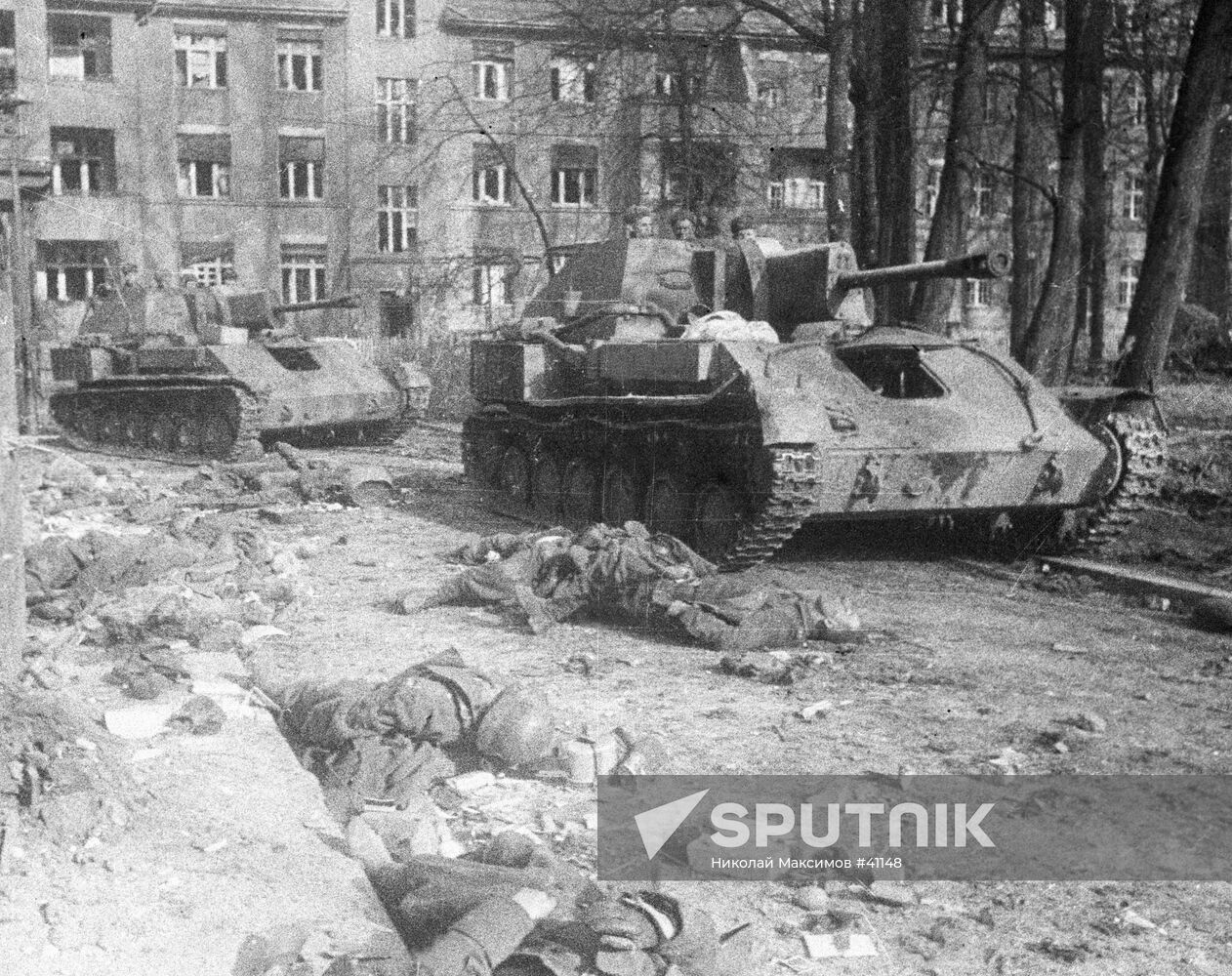 SELF-PROPELLED GUNS KOENIGSBERG WWII