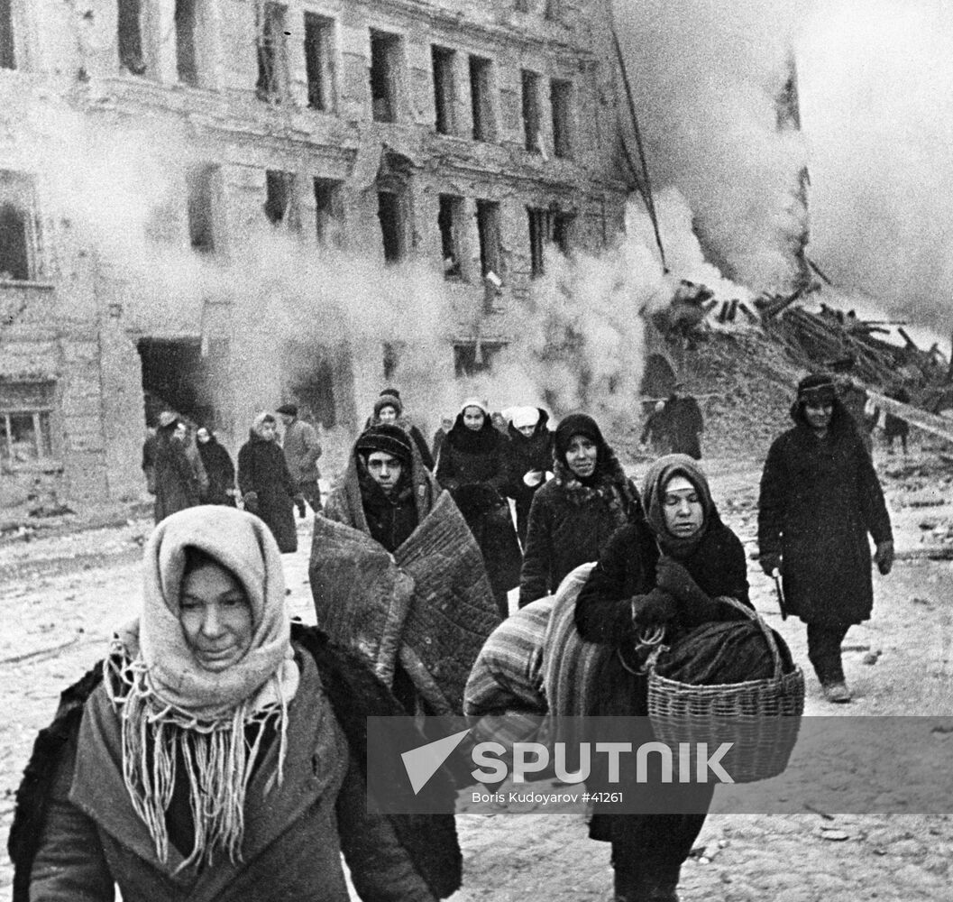 LENINGRAD SIEGE TOWNSFOLK BOMB SHELTER WWII