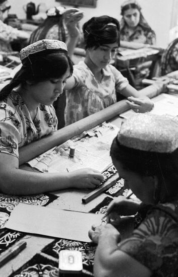 EMBROIDERERS SHOP FACTORY