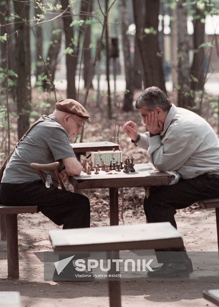 PARK SOKOLNIKI CHESS PLAYERS