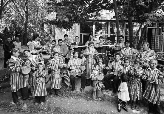 ENSEMBLE THE KHOLOVS TAJIKISTAN