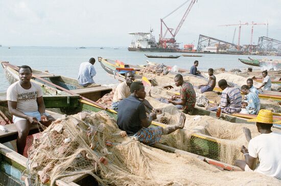 FISHERMEN CONGO BOATS COASTS