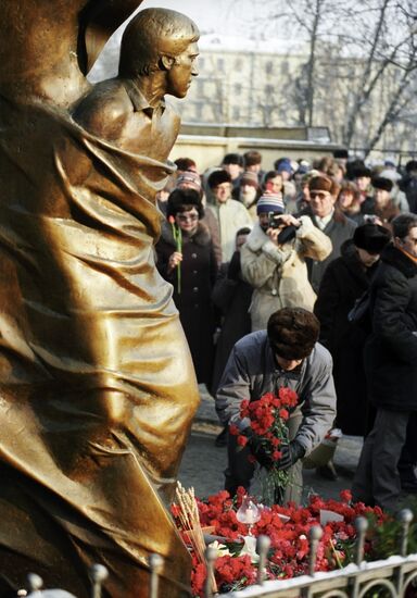 MONUMENT FLOWERS