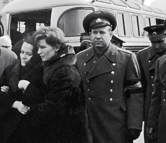 GAGARIN WIFE TERESHKOVA LEONOV FUNERAL