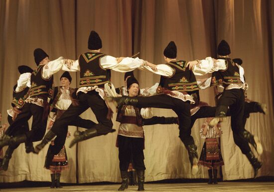 MOLDAVIAN DANCE ENSEMBLE FOLK DANCE MOISEYEV 