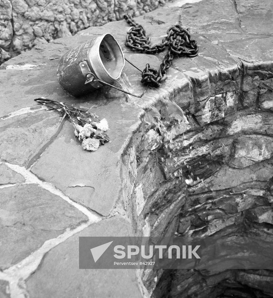 WELL OF LIFE MONUMENT MALAYA ZEMLYA 