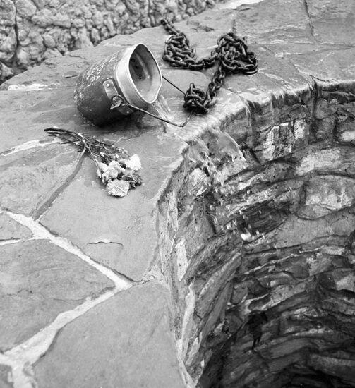 WELL OF LIFE MONUMENT MALAYA ZEMLYA 