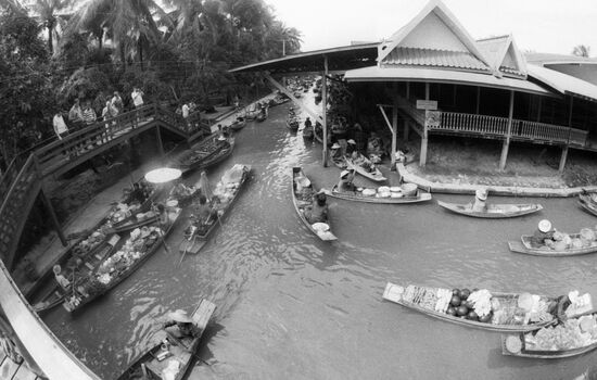 CHANNEL MARKET JUNKS SALE 
