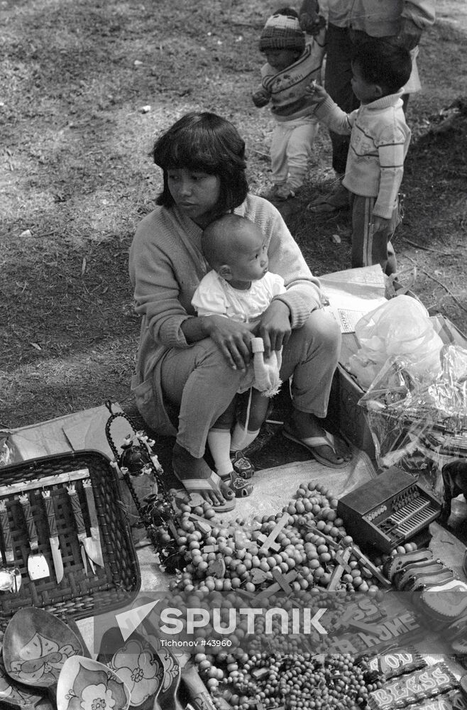 SOUVENIRS SELLING