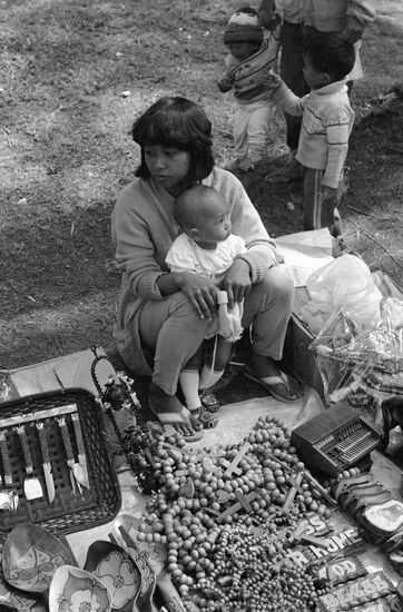 SOUVENIRS SELLING