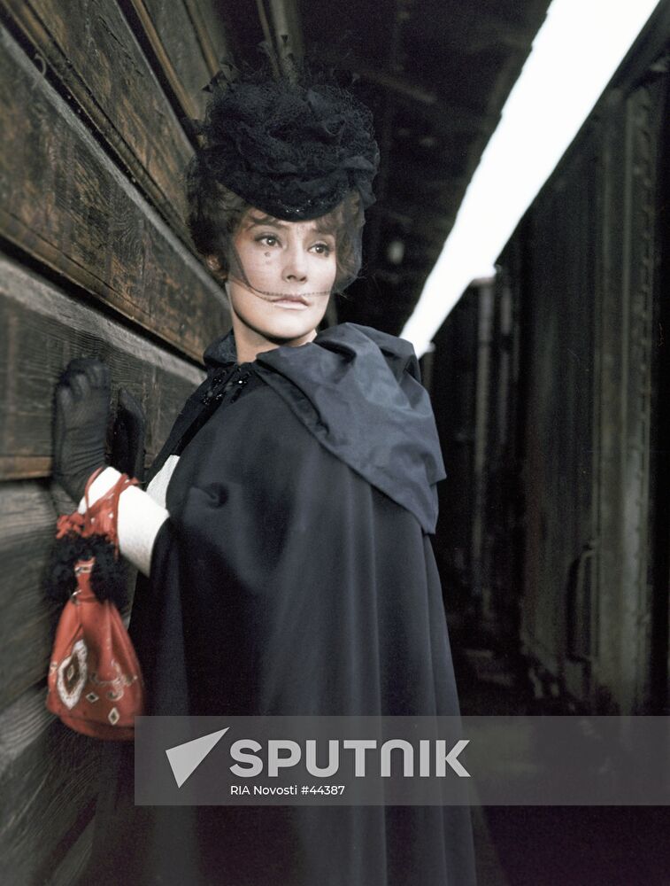 ANNA KARENINA SAMOILOVA
