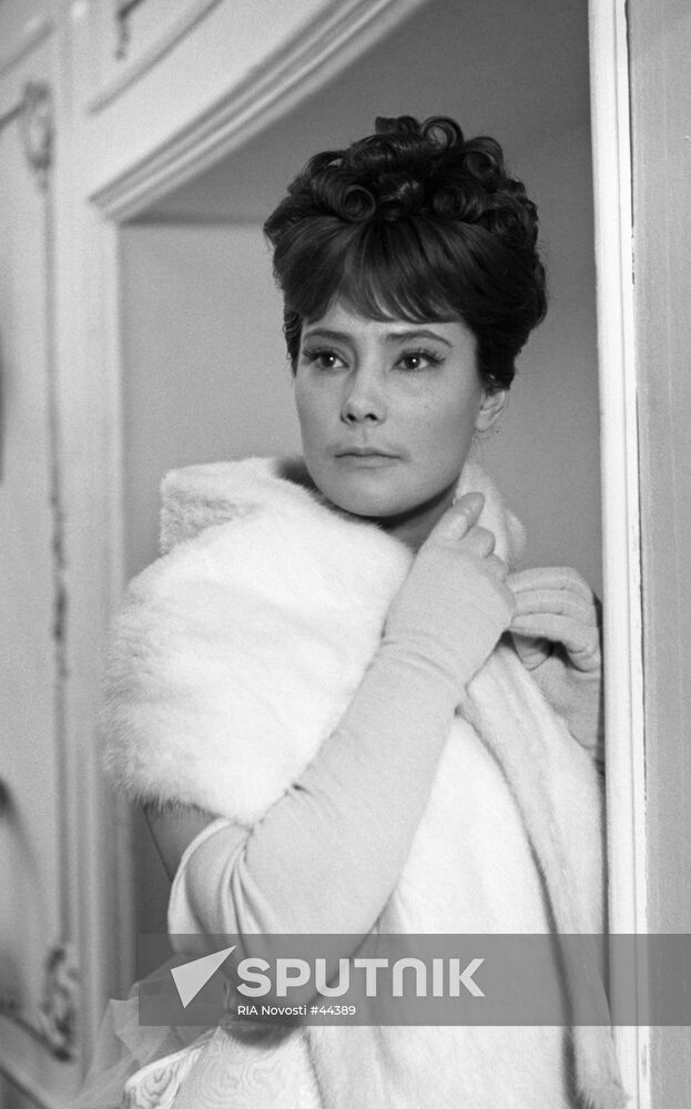 ANNA KARENINA SAMOILOVA