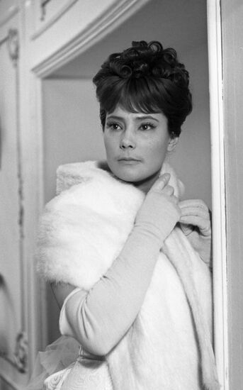 ANNA KARENINA SAMOILOVA