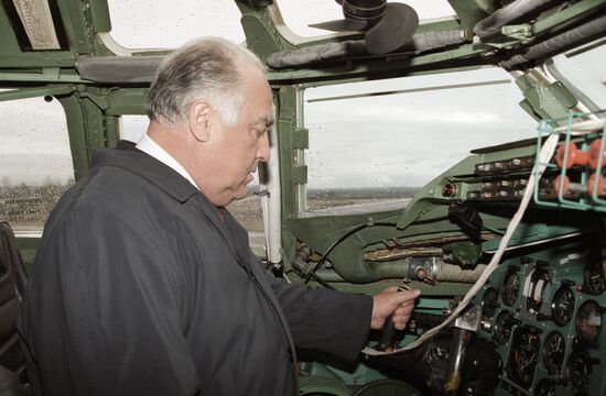 CHERNOMYRDIN AIRCRAFT COCKPIT