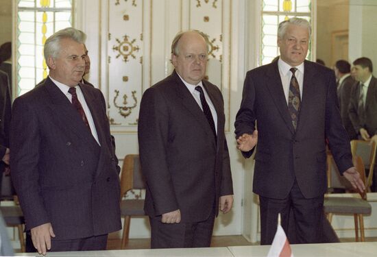 YELTSIN KRAVCHUK SHUSHKEVICH