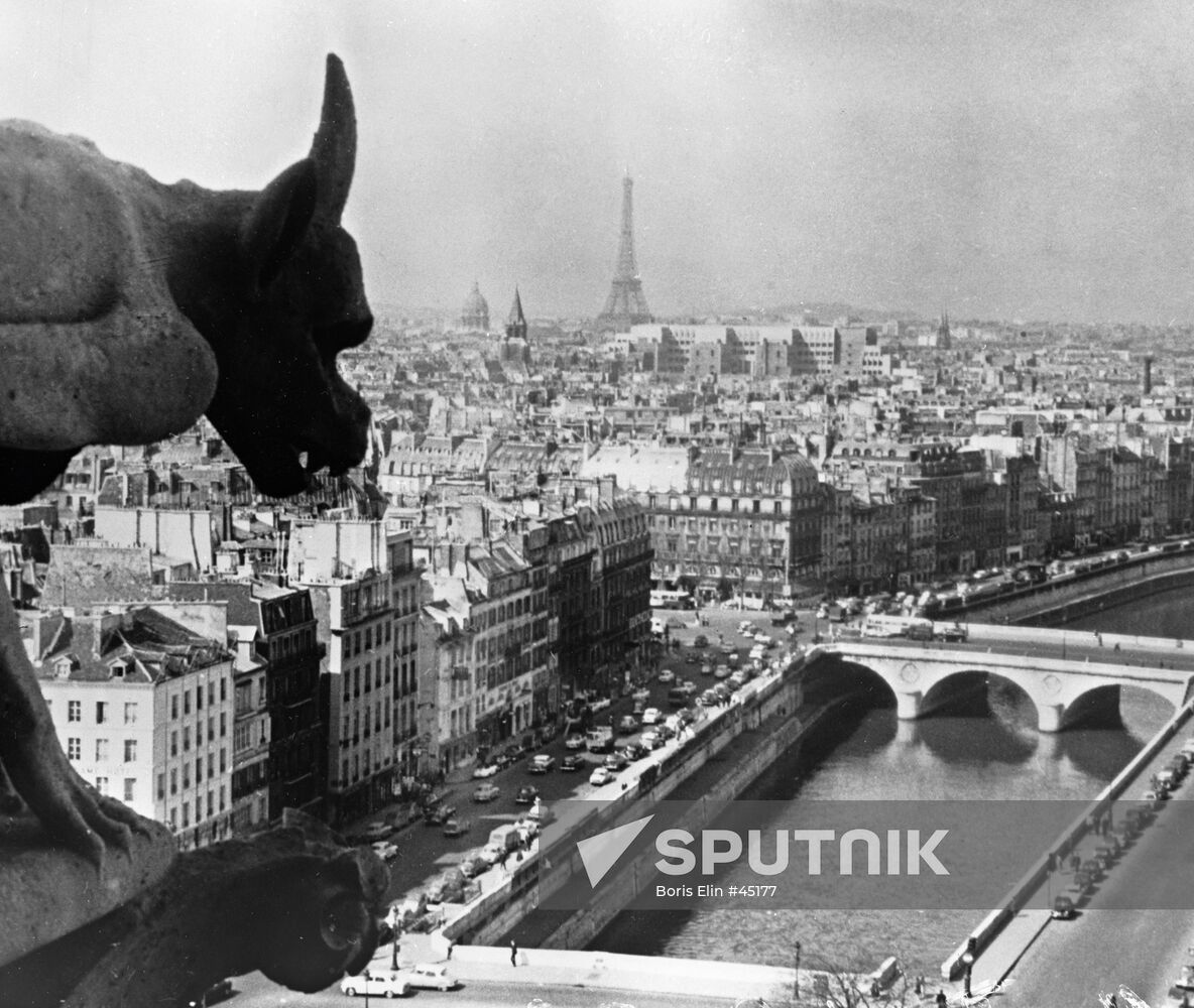 PARIS 