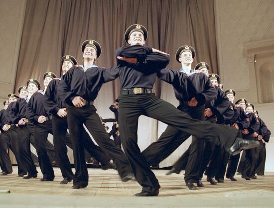 ENSEMBLE MOISEYEV PERFORMANCE SAILORS 