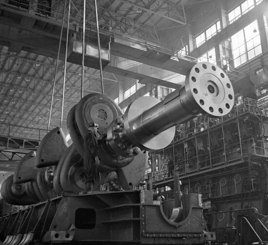 CRANKED SHAFT LAYING DOWN