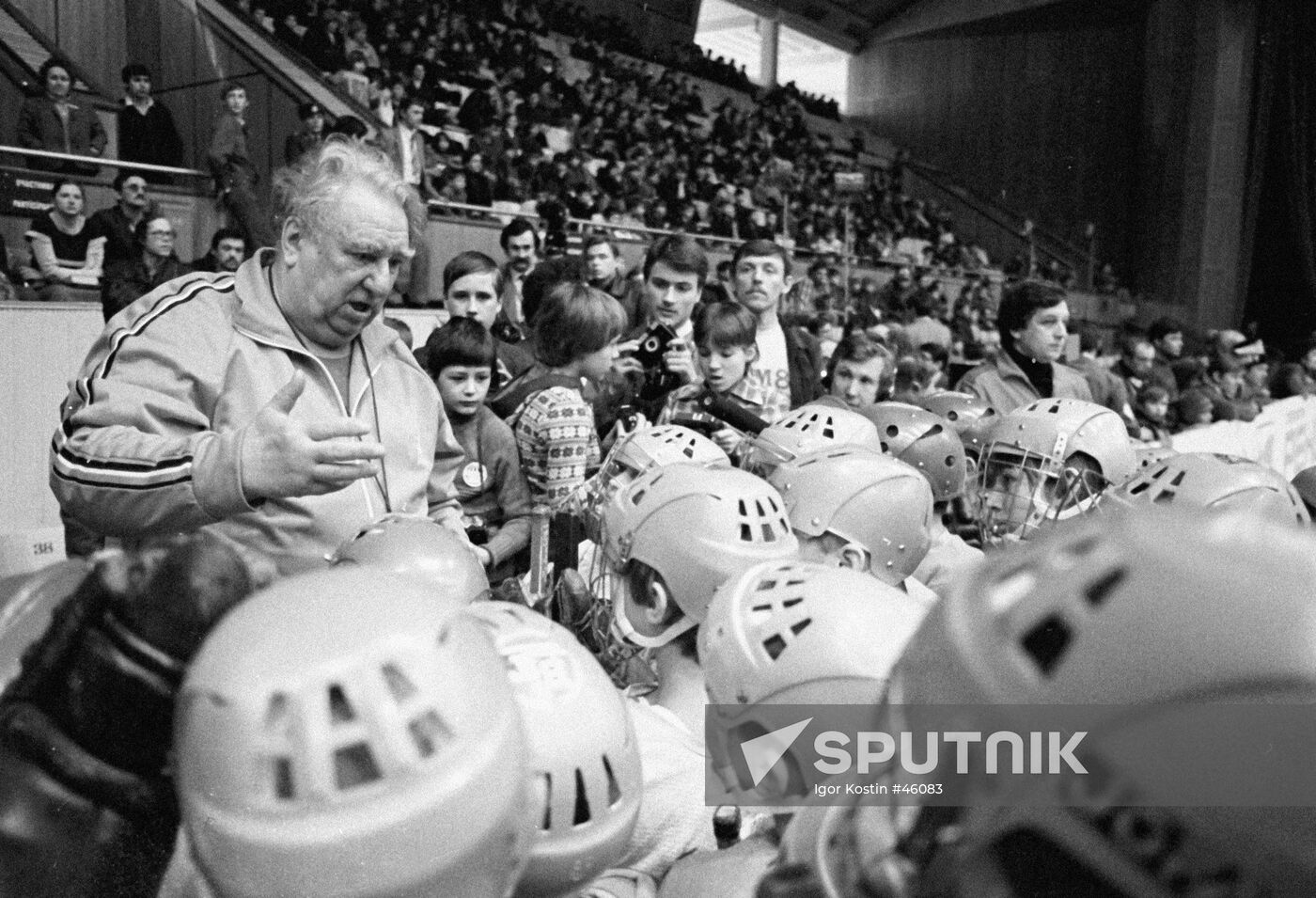 TARASOV YOUNG ICE HOCKEY PLAYERS TRAINING