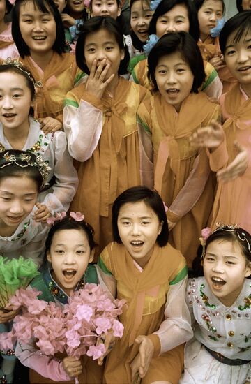SCHOOLCHILDREN AMATEUR ART PYONGYANG