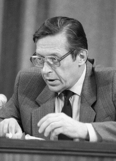 ECONOMIC EXPERT ABALKIN