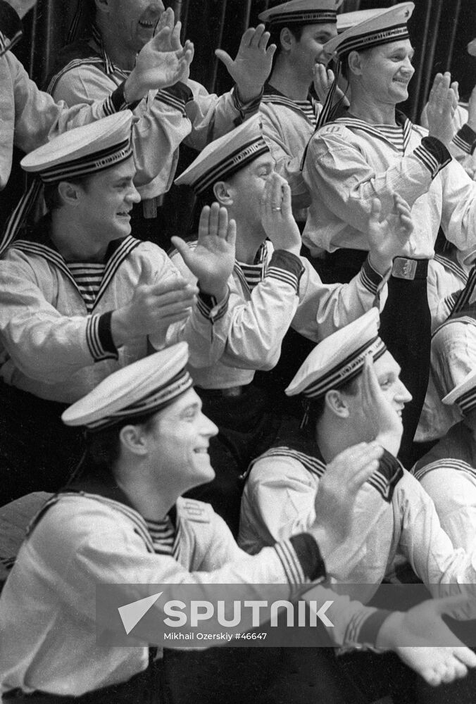 CONCERT SAILOR DANCE APPLAUSE