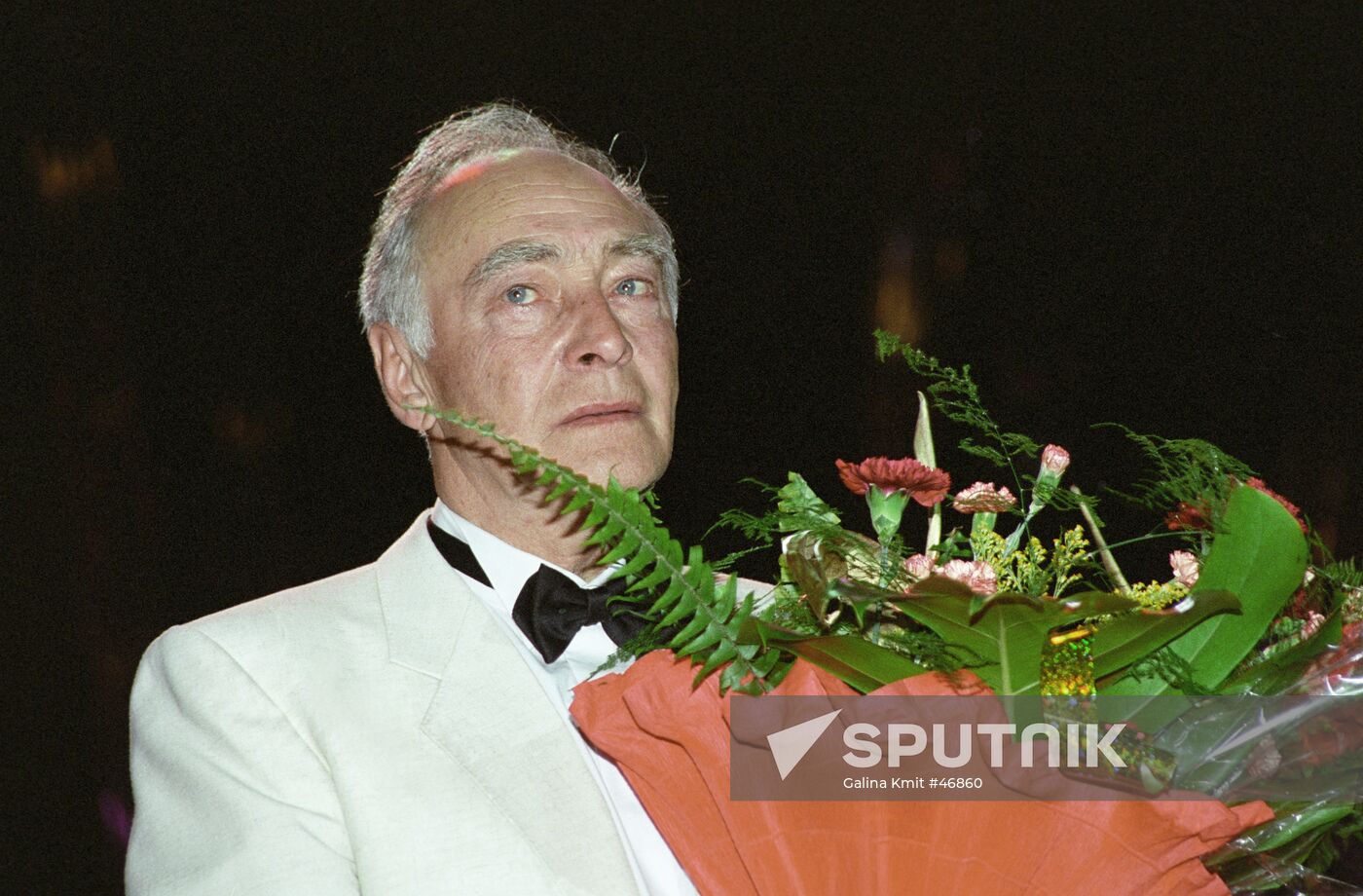 VYACHESLAV TIKHONOV KINOTAVR FESTIVAL FLOWERS