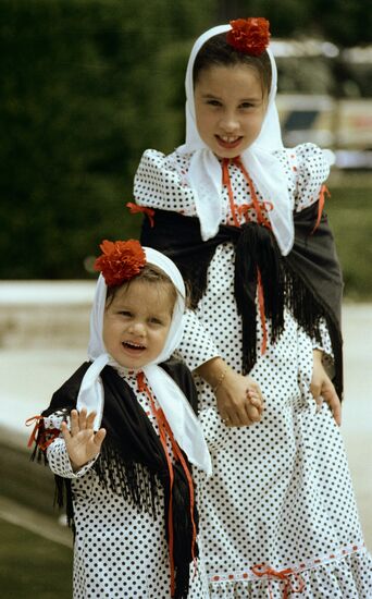 MADRID GIRLS SPANISH COSTUME