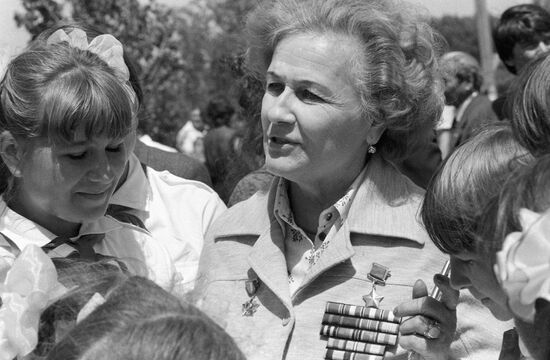 POPOVA BATTLE OF STALINGRAD MEETING YOUNG PEOPLE