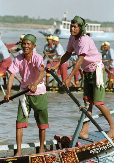 PIROGUE RACE PARTICIPANTS 