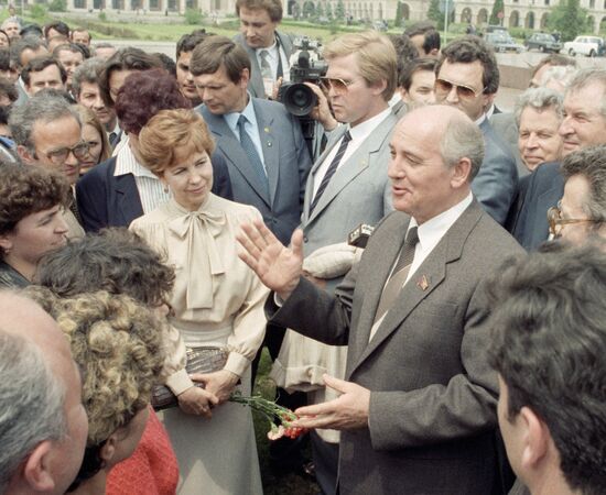GORBACHEV BUCHAREST 