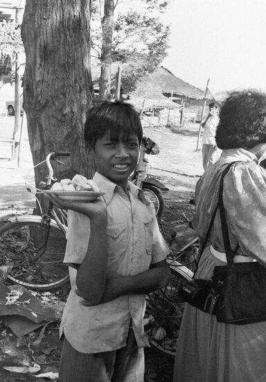 YOUNG VENDOR CAMBODIA
