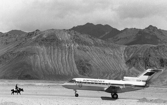 YAK-40 AIRCRAFT AIRPORT