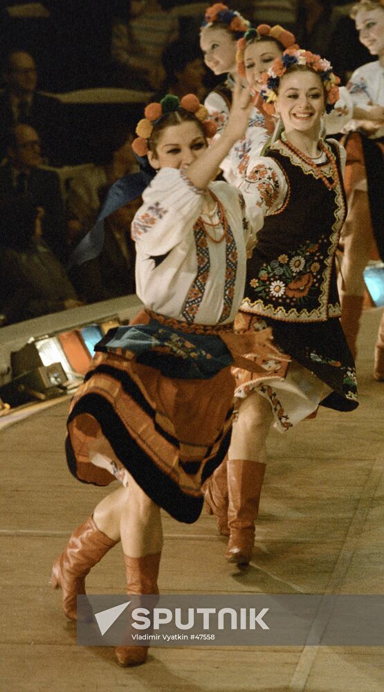 ENSEMBLE DANCE