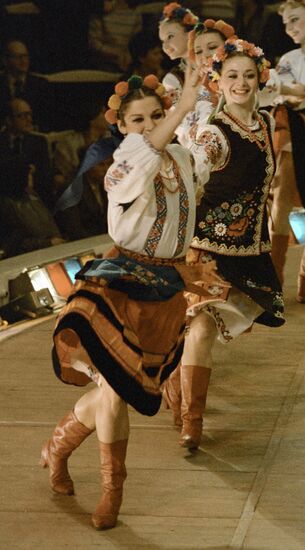 ENSEMBLE DANCE