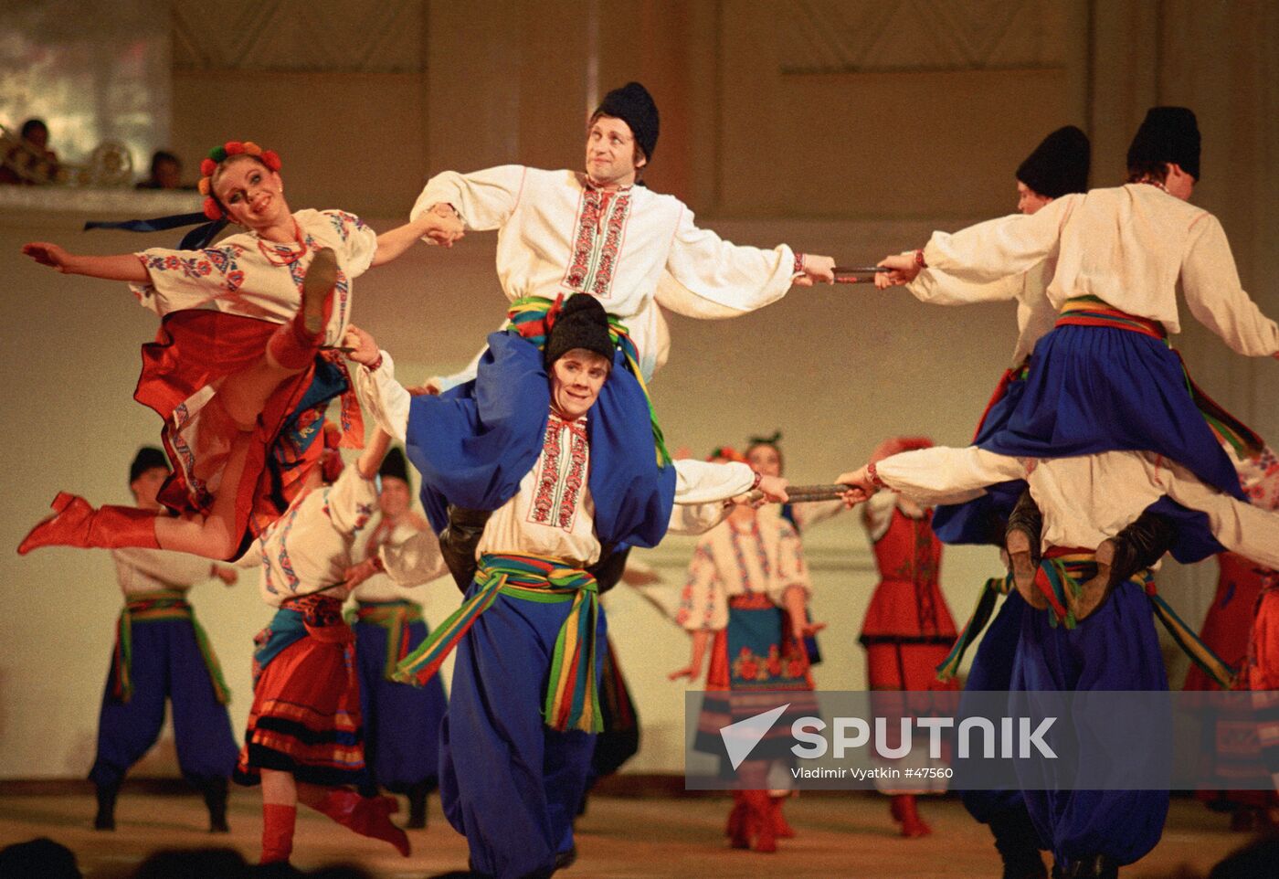 ENSEMBLE DANCE