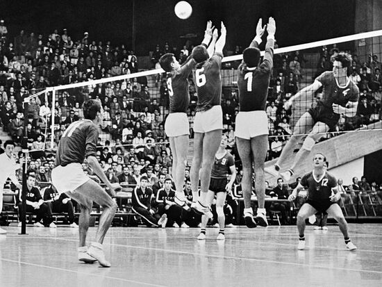 VOLLEY-BALL