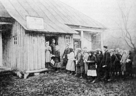 UKRAINE PEASANTS ABC CLASSES