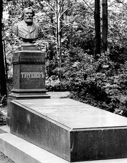 TURGENEV WRITER GRAVE