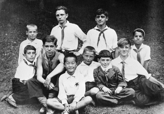 YOUNG PIONEER CAMP CHILDREN REVOLUTIONARIES