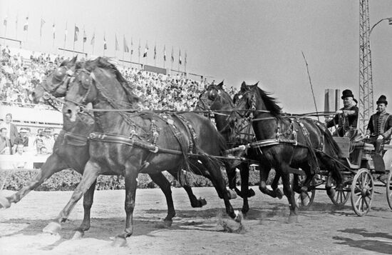 HIPPODROME  EQUIPAGE