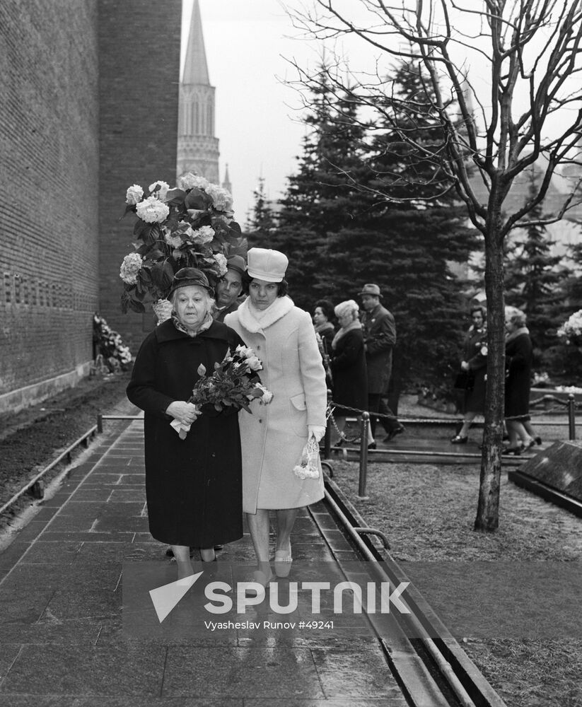 Laying flowers to the graves of Yuri Gagarin, Sergei Korolev, Vladimir Komarov and Vladimir Seregin