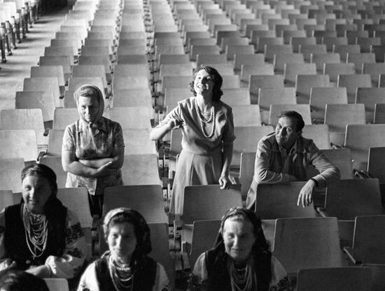 THEATER DIRECTOR REHEARSAL