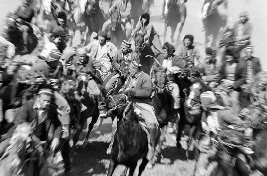 GAME HORSES RIDERS