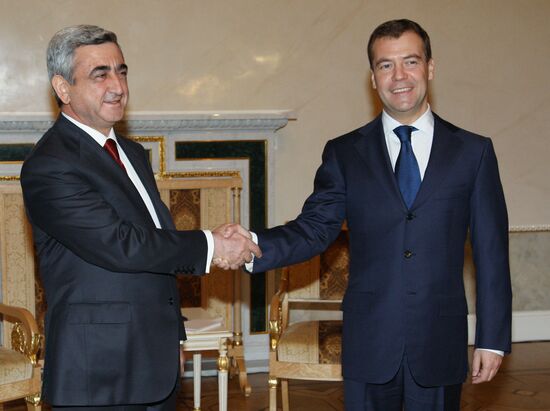 Russian and Armenian presidents meet in St. Petersburg