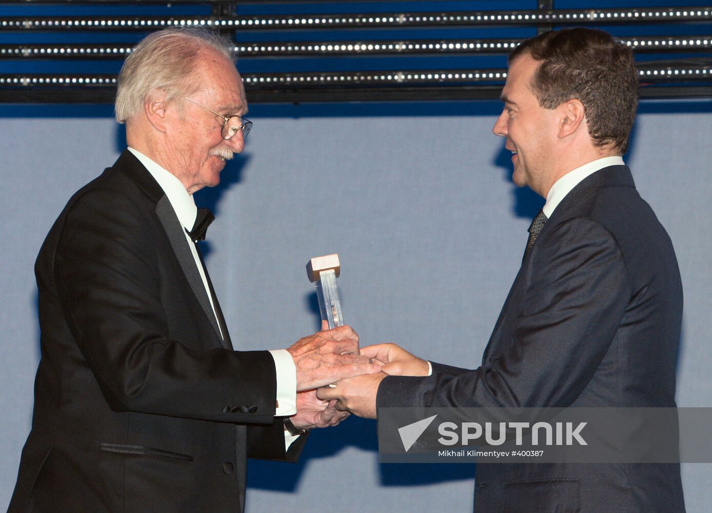 President Medvedev presenting Global Energy awards