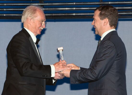 President Medvedev presenting Global Energy awards